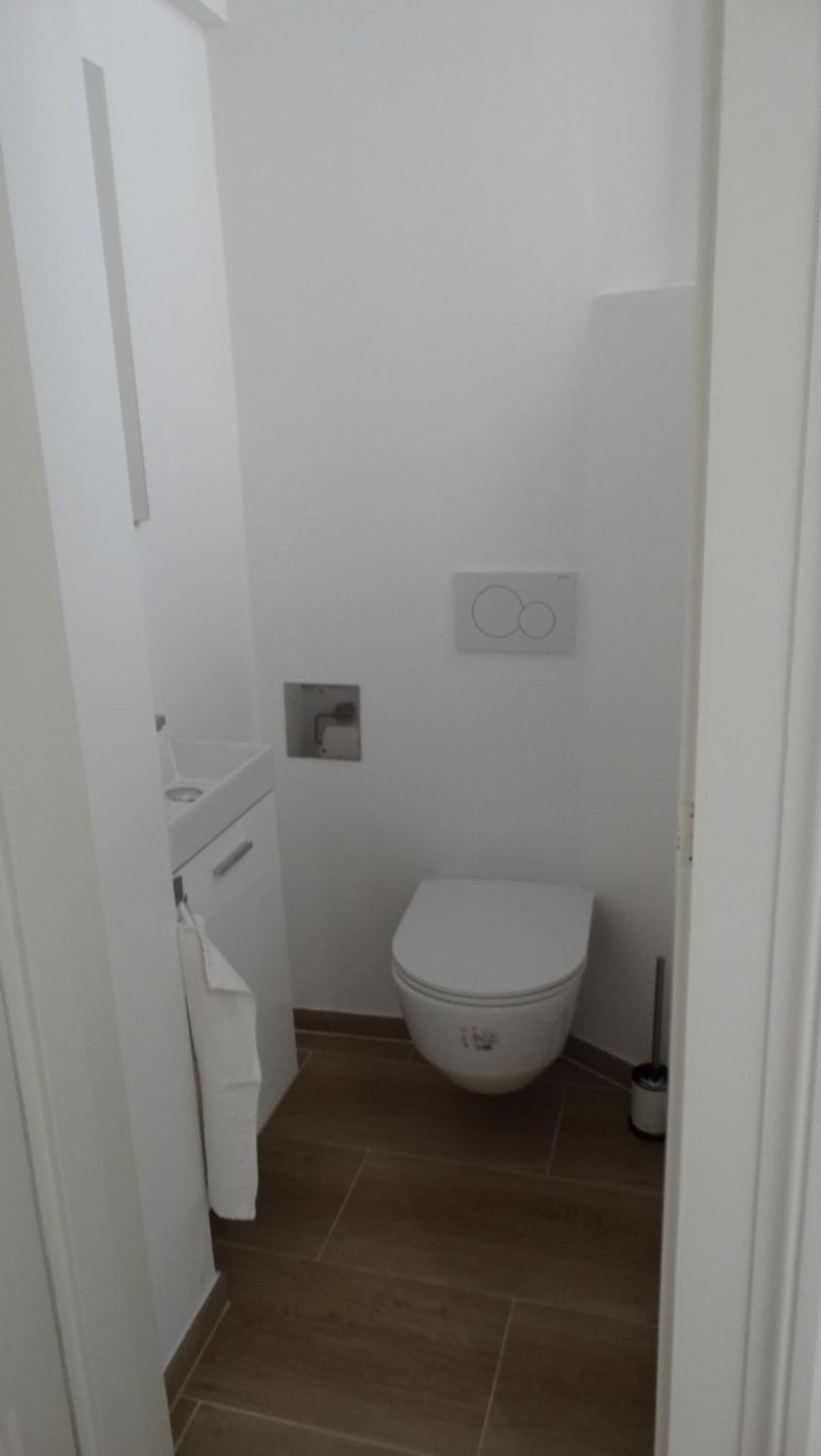 Ruhige Art-Garconniere Mit Balkon Apartment Виена Екстериор снимка